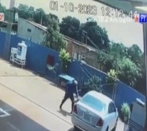 Otro golpe de motochorros en una gasolinera  - Paraguay.com