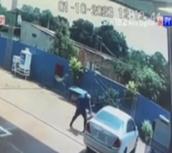 Otro golpe de motochorros en una gasolinera - Paraguay.com