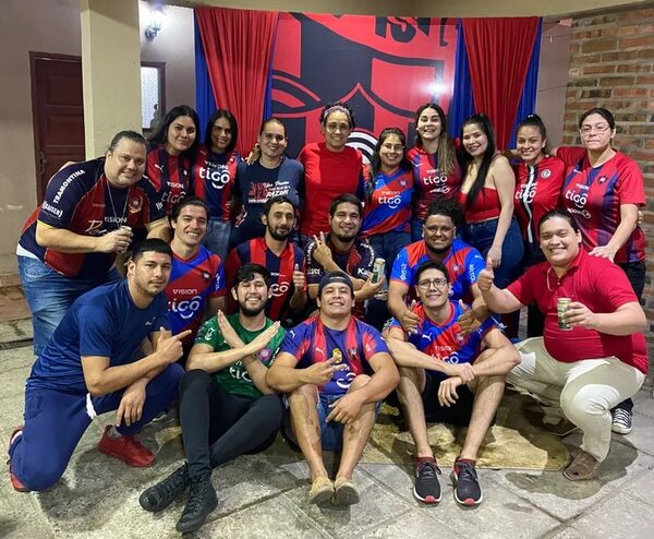 Grupo de amigos sordomudos unen lazos por el fanatismo por Cerro Porteño - Cerro Porteño - ABC Color