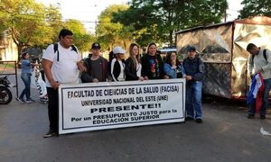 Aprueban reprogramación para nivelación salarial de docentes y funcionarios de la UNE