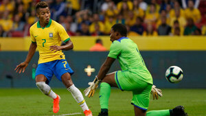 Versus / Brasil convoca a David Neres ante lesión de Raphinha