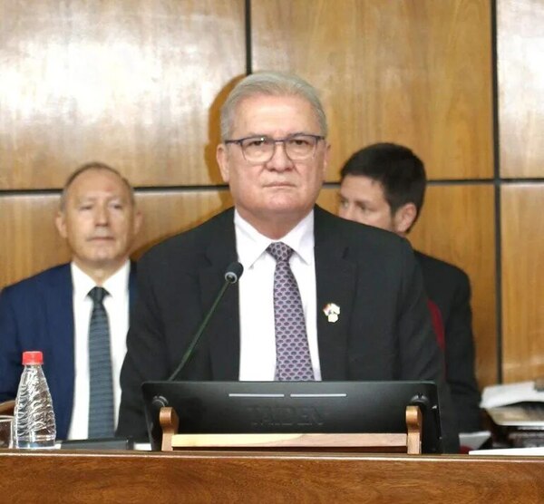 Ocupantes VIP: critican postura tibia del fiscal general sobre invasiones de tierras - Política - ABC Color