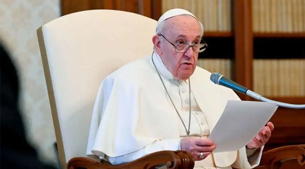 El papa Francisco se muestra abierto a que la Iglesia bendiga a parejas del mismo sexo - Megacadena