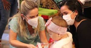La Nación / Primera dama visitó y conoció proyecto para atención de niños con cáncer del Hospital de Clínicas