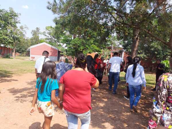 Reanudan actividades en escuela de Fortuna Guazú tras toma y separación de director - Radio Imperio 106.7 FM