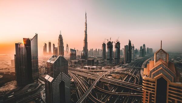 Aportarán su grano de arena: Emiratíes invertirán US$ 1.100 millones en infraestructura (¿qué les venderemos a cambio?)