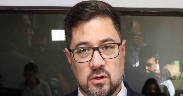 La Nación / Supuestas filtraciones publicadas sobre Horacio Cartes son refritos