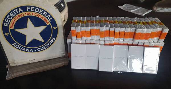La Nación / Hallan celulares de alta gama en fondo falso de vehículo