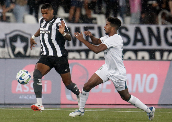Versus / El Botafogo no puede ganar, pero sigue líder en Brasil