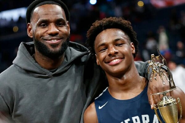 Versus / LeBron James dedica su temporada 21 en la NBA a su hijo