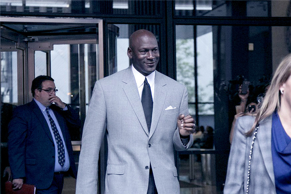 Michael Jordan: Del Basquetbol a la Cima Empresarial | OnLivePy