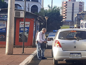 Delincuentes motorizados asaltan a cambista y le despojan de G. 3 millones - La Clave