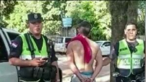 Robó una moto, fue pillado y se escondió debajo de la cama