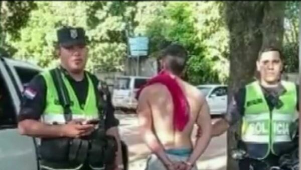 Robó una moto, fue pillado y se escondió debajo de la cama