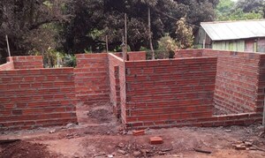 CONSTRUYEN UNA CASA A ABUELA QUE QUEDÓ EN LA CALLE TRAS INCENDIO