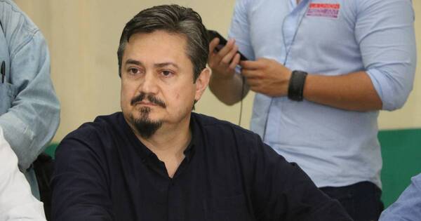 La Nación / Ocupante vip: PEN aceptó renuncia de Fernando Camacho
