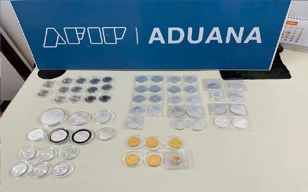 “Las encontré en la calle”: contrabando de monedas de oro, plata y platino en la frontera Posadas - Encarnación