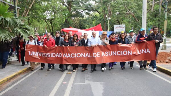 UNA aplaza el paro total con la promesa de tener la nivelación salarial