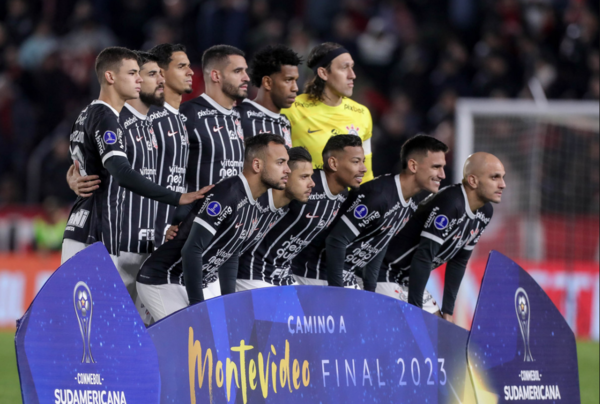 Versus / Corinthians y Fortaleza definen al primer finalista de la Copa Sudamericana