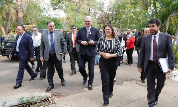 Tras graves denuncias, autoridades observan la realidad del Psiquiátrico