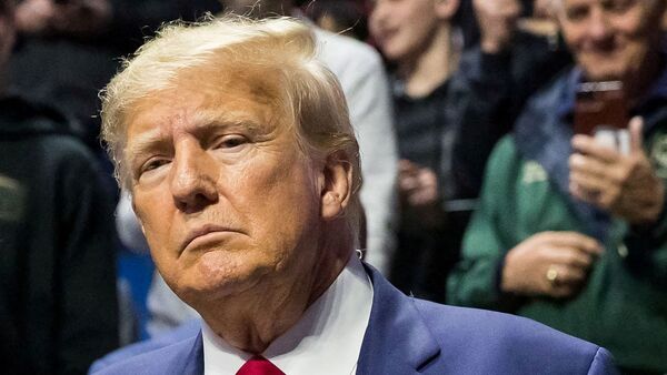 Trump se presentó en juicio en su contra por inflar activos inmobiliarios