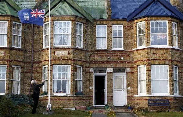 Ministro británico de Exteriores visitará las “Falklands”, cómo reacciona Argentina - Mundo - ABC Color