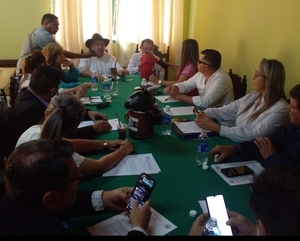 Jugoso "asado" para los honorables concejales reunidos en la  Expo Amambay