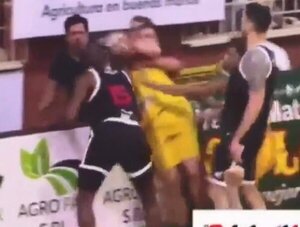 El supuesto insulto racista a jugador afroamericano de Olimpia Kings: "Fue muy fuerte" · Radio Monumental 1080 AM
