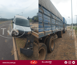 CAMIÓN DE GRAN PORTE EMBISTIÓ Y ARRASTRÓ A VEHÍCULO EN CARMEN DEL PARANÁ