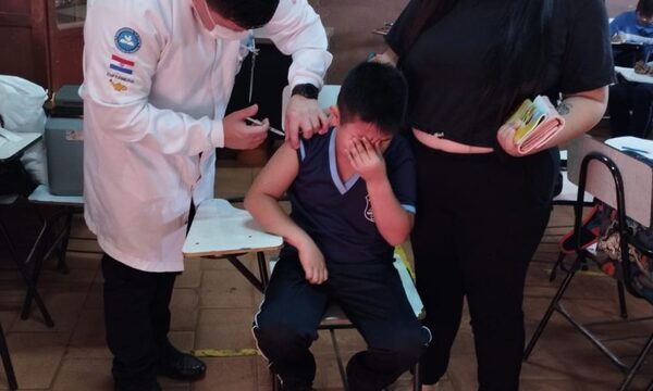 Realizan vacunación en escuela Santa Rosa de Presidente Franco