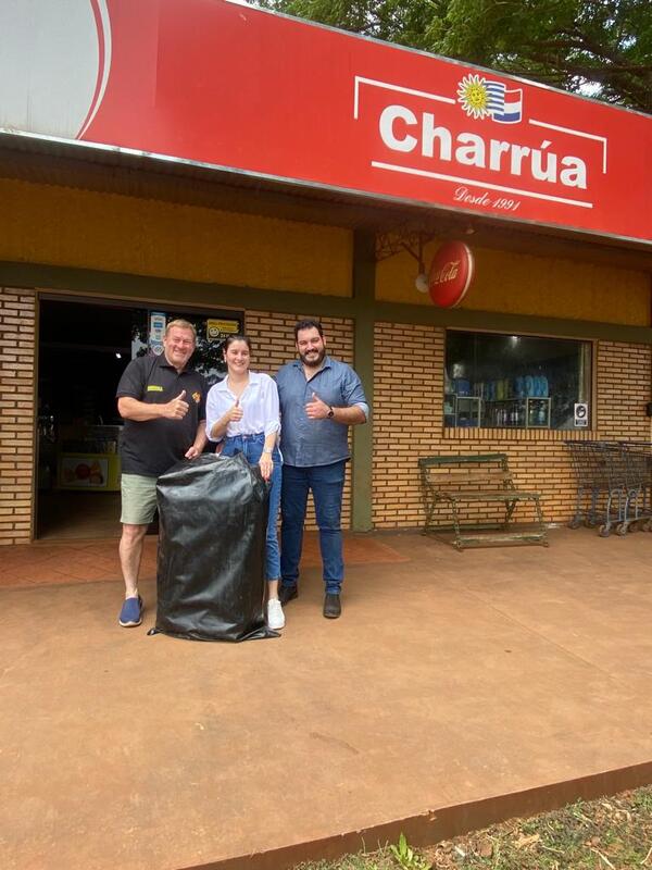 Amigo Camionero entregó carpa semirremolque a ganadora del sorteo por el día del Camionero