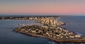 Uruguay estudia medidas turísticas para enfrentar la diferencia cambiaria con Argentina - Viajes - ABC Color
