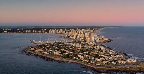 Uruguay estudia medidas turísticas para enfrentar la diferencia cambiaria con Argentina - Viajes - ABC Color
