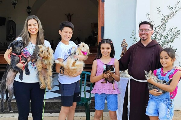 Tradicional bendición de mascotas será este miércoles - trece