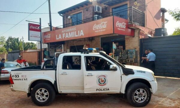 (VIDEO). Violento asalto en un autoservice en Loma Merlo
