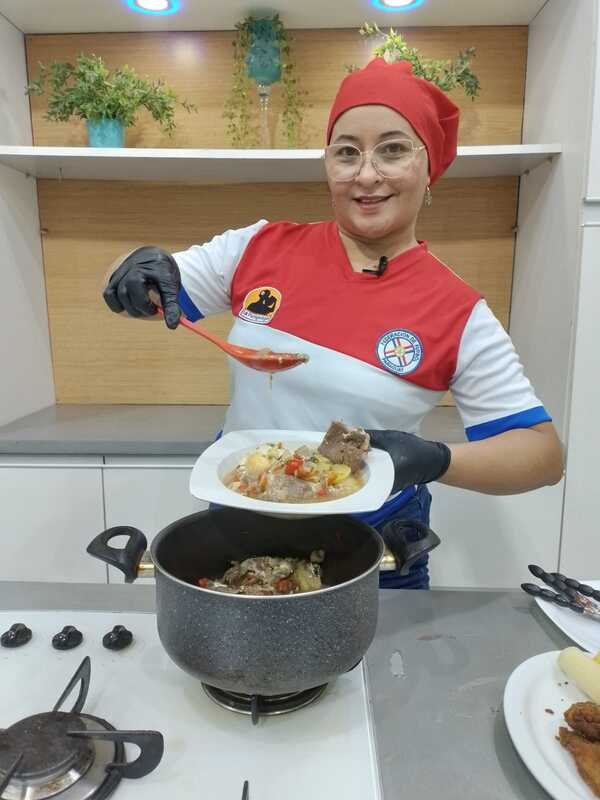 Con comidas típicas paraguayas, una Horqueteña deslumbra los paladares bolivianos
