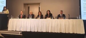 Ministra de MOPC en Praga: “El 85% de las carreteras del país siguen siendo de tierra” - Economía - ABC Color