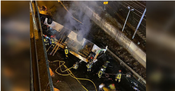 Gravísimo accidente de bus deja al menos 20 muertos en Venecia: vehículo cayó de un puente