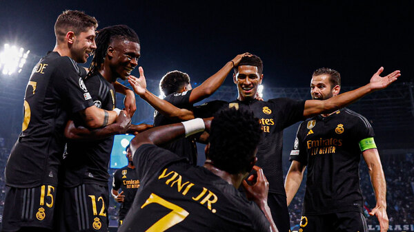 Versus / Real Madrid gana al Napoli y lidera en solitario su grupo de Champions