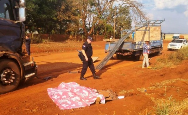 Brasileño murió arrollado mientras reparaba su camión