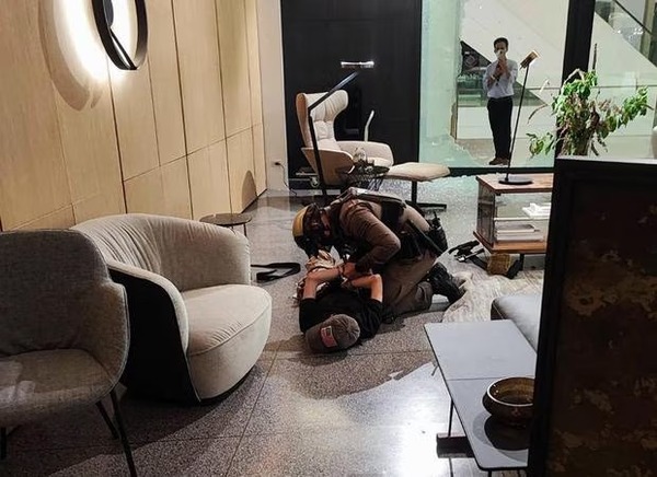 Tailandia: menor de 14 años detenido tras tiroteo en centro comercial - Unicanal