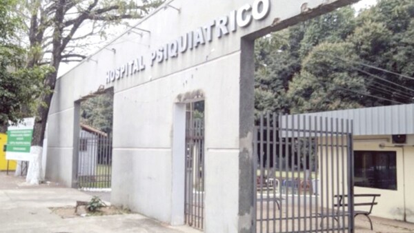 “Entró caminando, salió en silla de ruedas y masacrado a golpes"