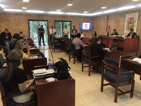 Aprueban licitaciones en medio de discusiones en la Junta de Ciudad del Este - ABC en el Este - ABC Color