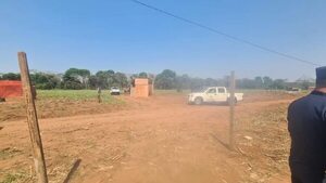 Siguen invadiendo propiedad de exazurarera y la policía no actúa, denuncian - Nacionales - ABC Color