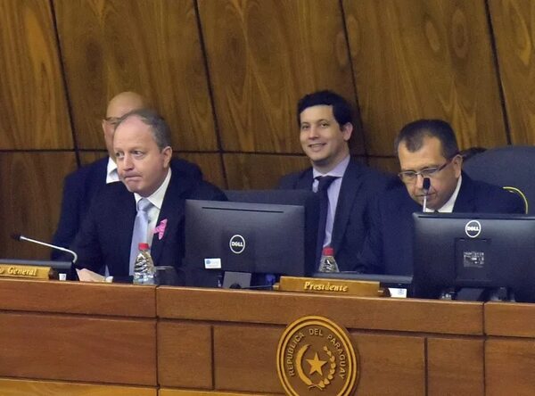 Fernández Valdovinos pide a parlamentarios tener cuidado para no aumentar PGN 2024 - Economía - ABC Color