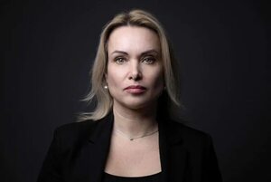 Condenan a ocho años y medio de prisión a periodista rusa que protestó contra la guerra - Mundo - ABC Color