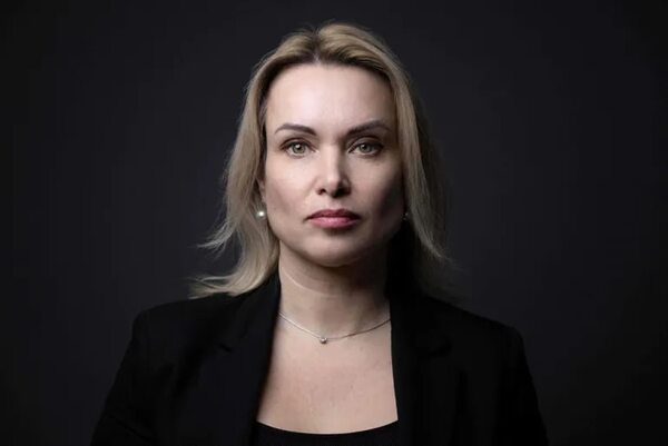 Condenan a ocho años y medio de prisión a periodista rusa que protestó contra la guerra - Mundo - ABC Color