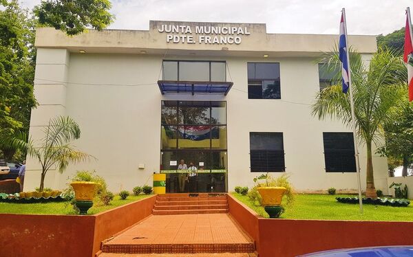 En Pdte. Franco, funcionarios de la Junta Municipal ya no tienen ni para el pasaje - La Clave