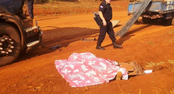 Chofer murió arrollado por su propio camión mientras lo estaba reparando - Noticiero Paraguay