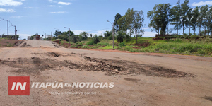 AUNQUE TODAVÍA NO SE INAUGURÓ, EL NUEVO ASFALTO DE SALIDA DEL PAÍS YA ESTÁ DESTROZADO. - Itapúa Noticias